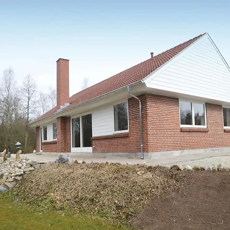 Three-bedroom Holiday In * Brande